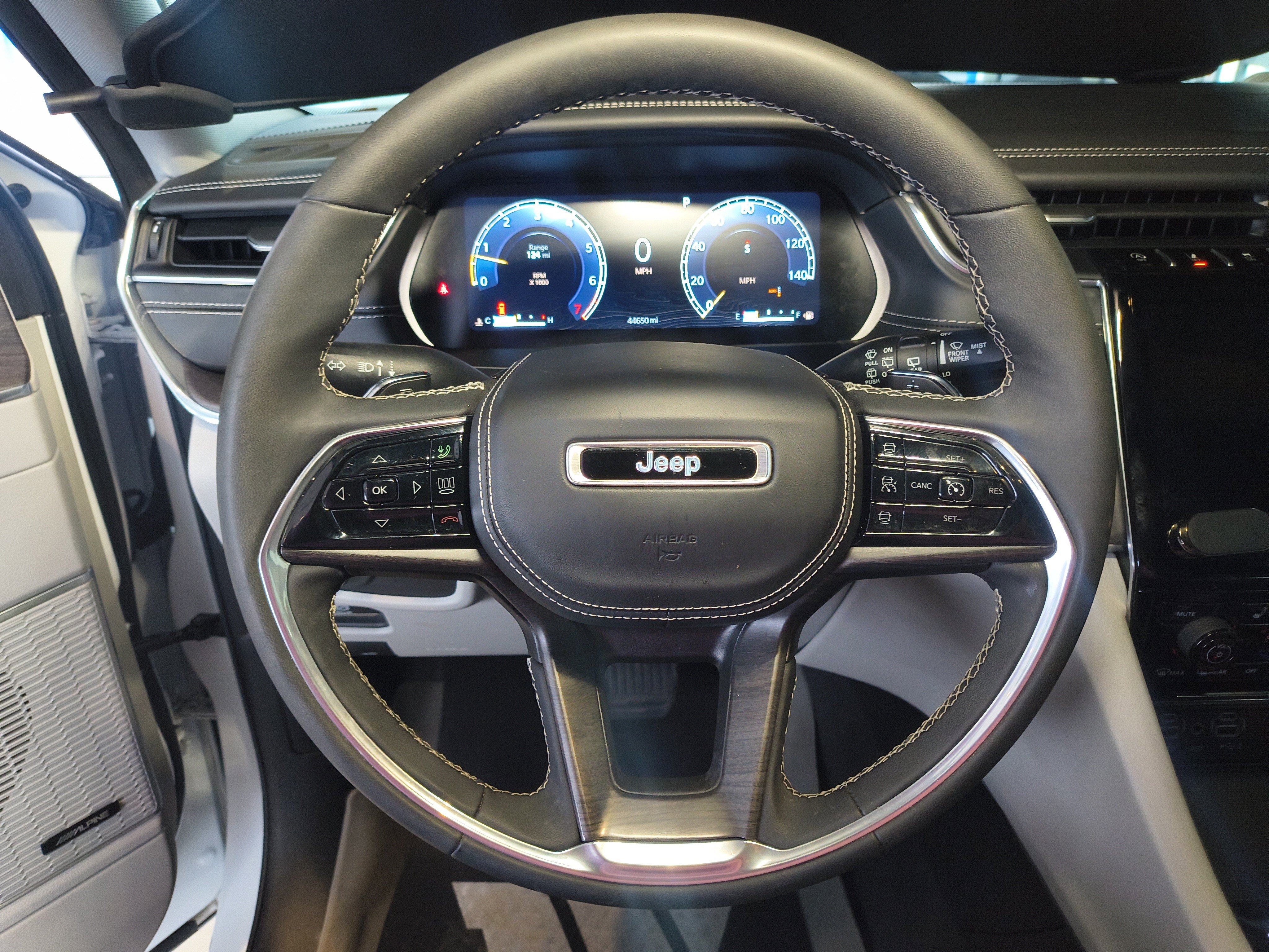 Used 2023 Jeep Grand Cherokee L Overland w/ Luxury Tech Group IV image 9