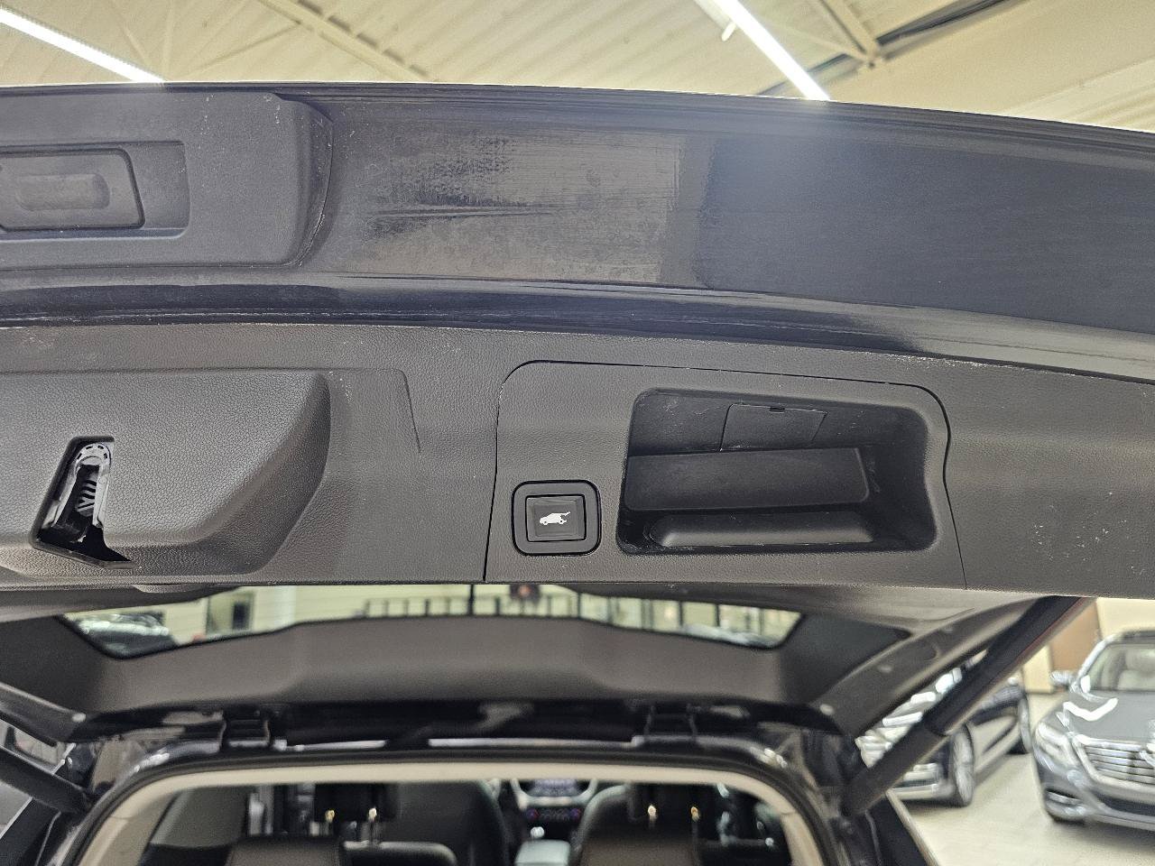 Used 2017 GMC Acadia SLT FWD image 14