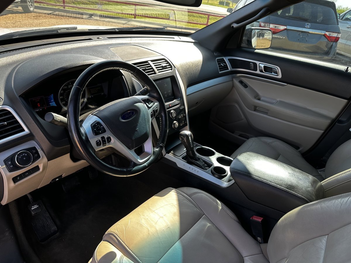 Used 2013 Ford Explorer XLT image 13