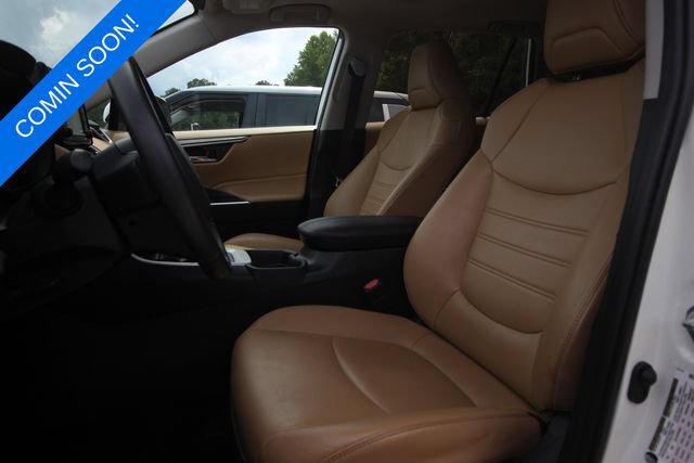Used 2020 Toyota RAV4 XLE Premium FWD image 3