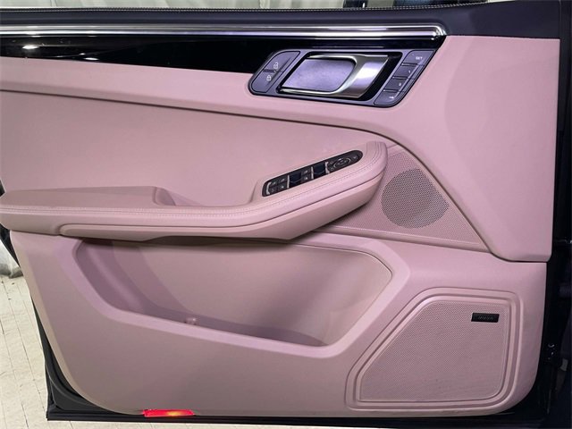 Used 2025 Porsche Macan image 37
