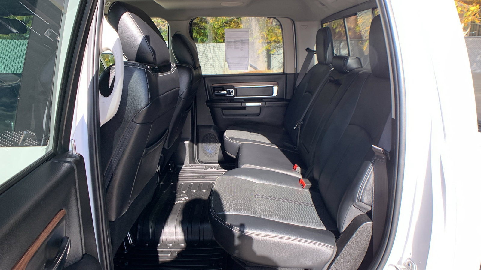 Used 2018 RAM 1500 Laramie image 25