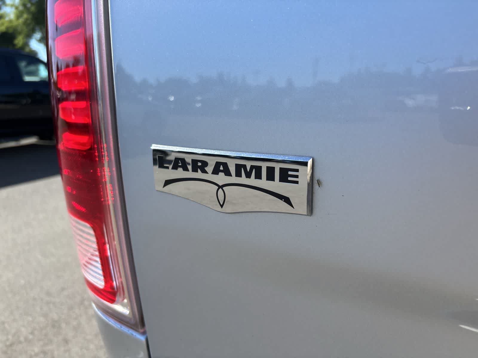 Used 2016 RAM 1500 Laramie w/ Convenience Group AWD/4WD image 4