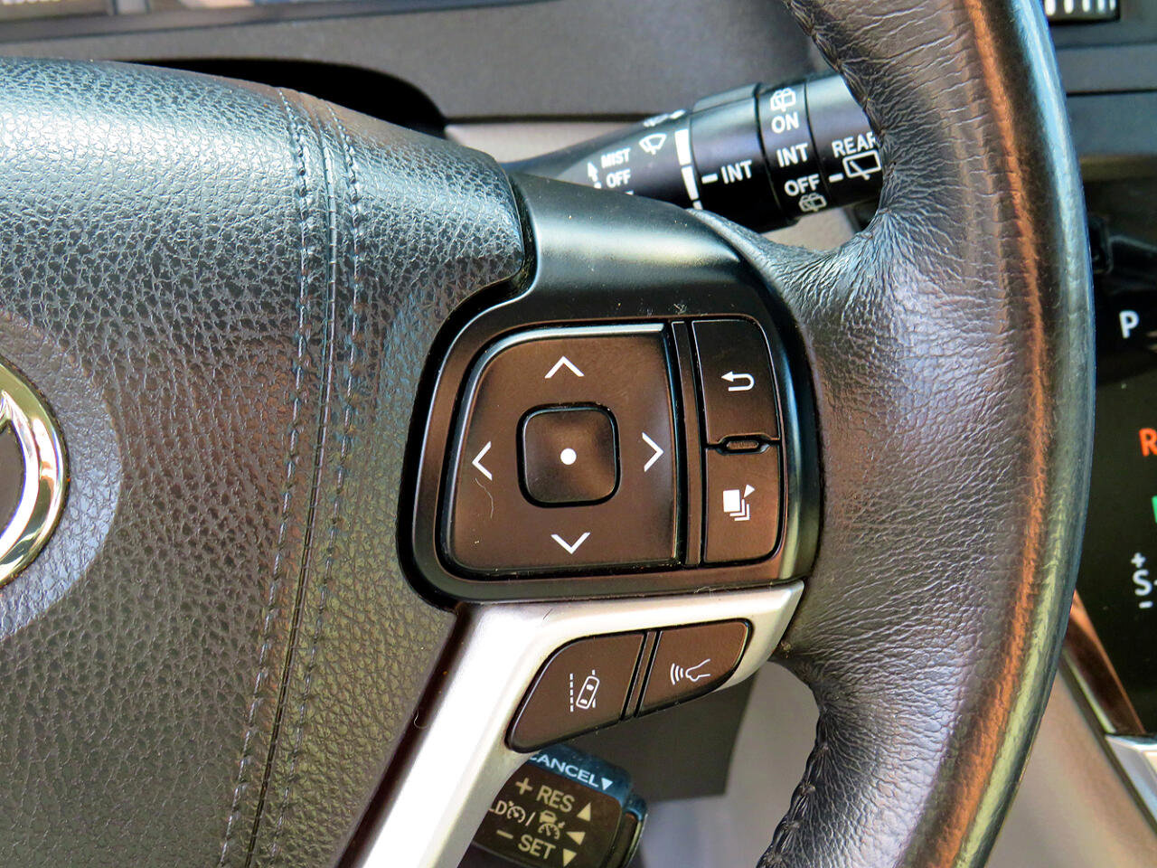 Used 2018 Toyota Sienna XLE image 21