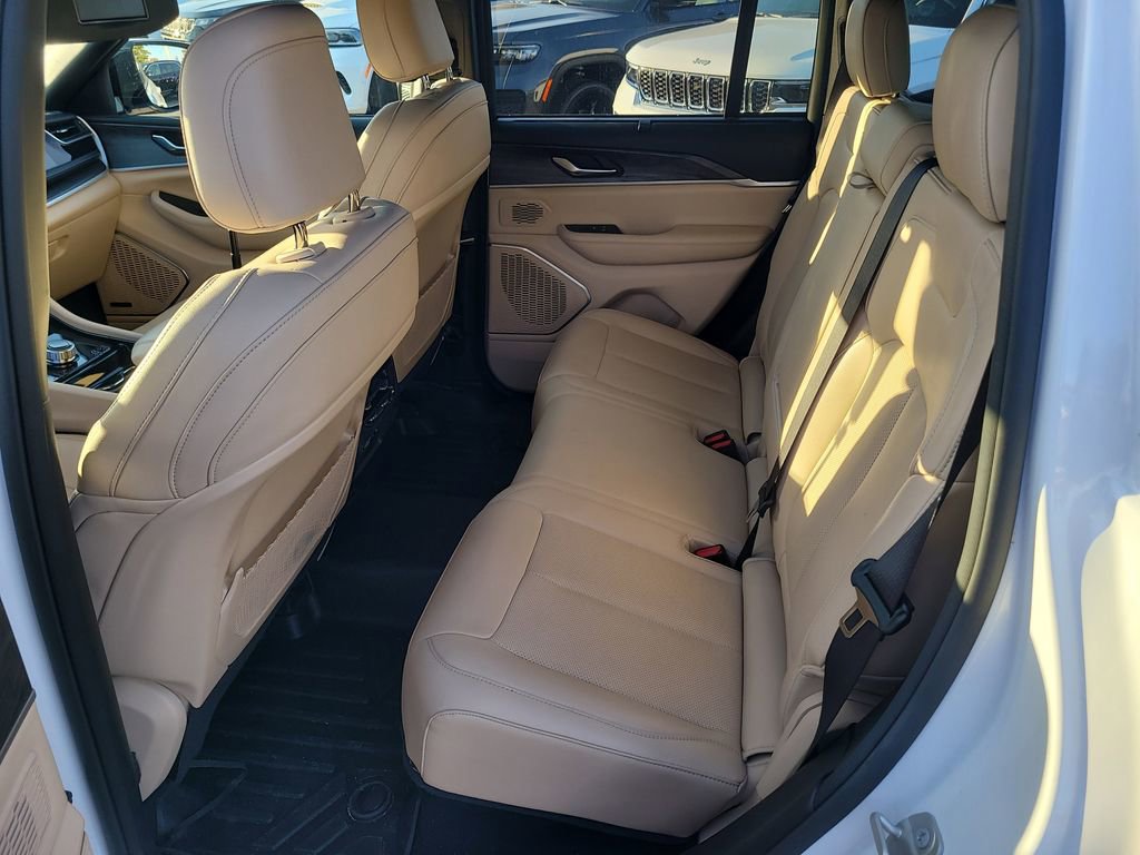 Used 2023 Jeep Grand Cherokee 4WD 4xe w/ Luxury Tech Group II image 12