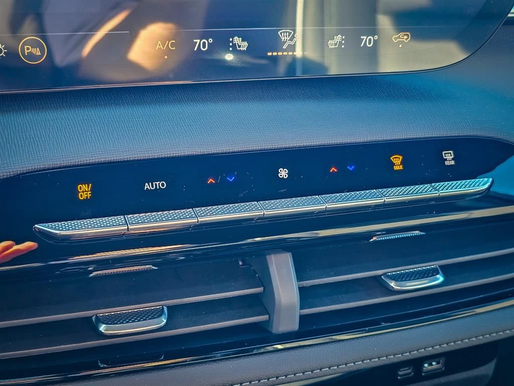 New 2026 Buick Enclave Sport Touring w/ Power Package image 28