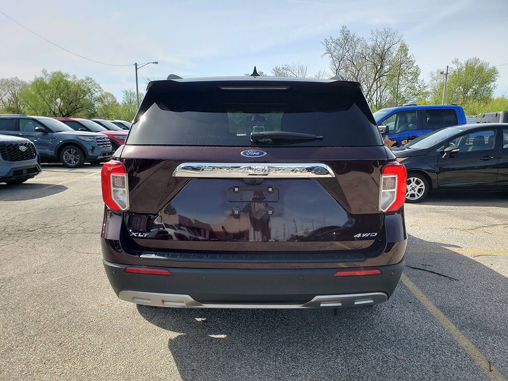 Used 2022 Ford Explorer XLT w/ Equipment Group 202A AWD/4WD image 4