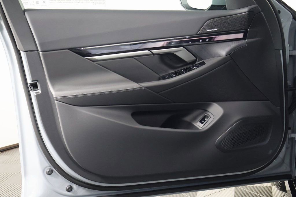 New 2026 BMW i5 eDrive40 w/ M Sport Package image 7