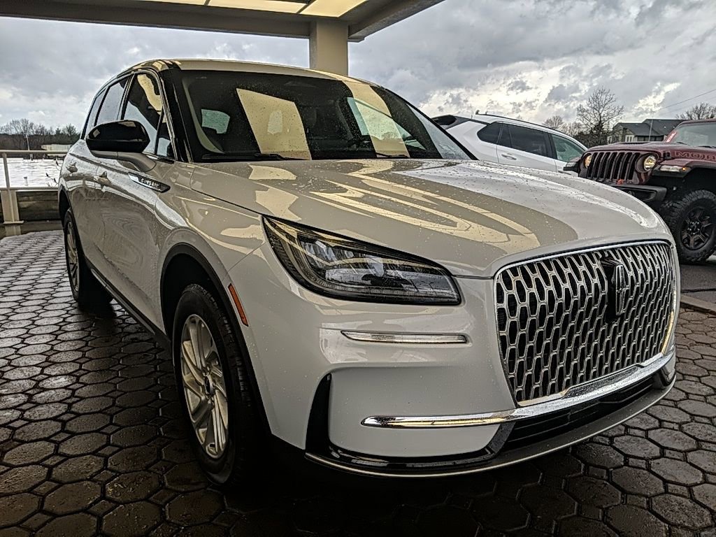 Certified 2025 Lincoln Corsair AWD image 4