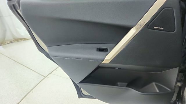 Used 2024 BMW iX xDrive50 w/ Premium Package image 32