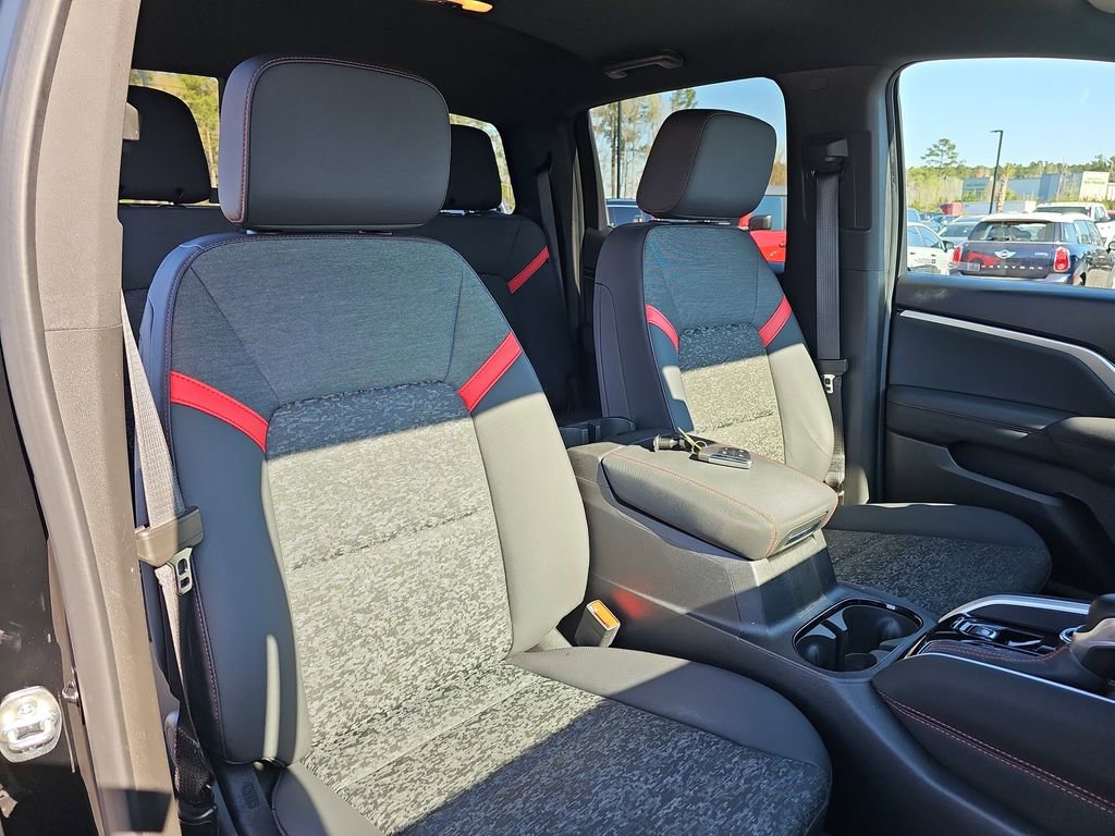 Used 2024 Chevrolet Colorado Z71 w/ Z71 Convenience Package 2 image 13