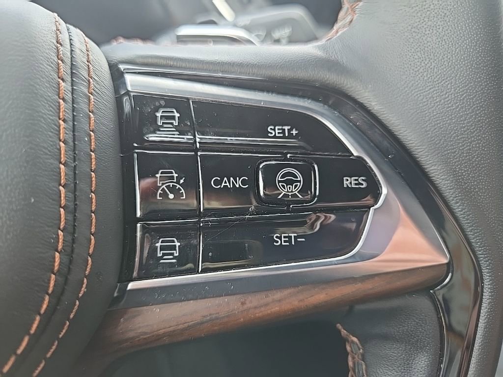 Used 2025 Jeep Grand Cherokee Summit image 39