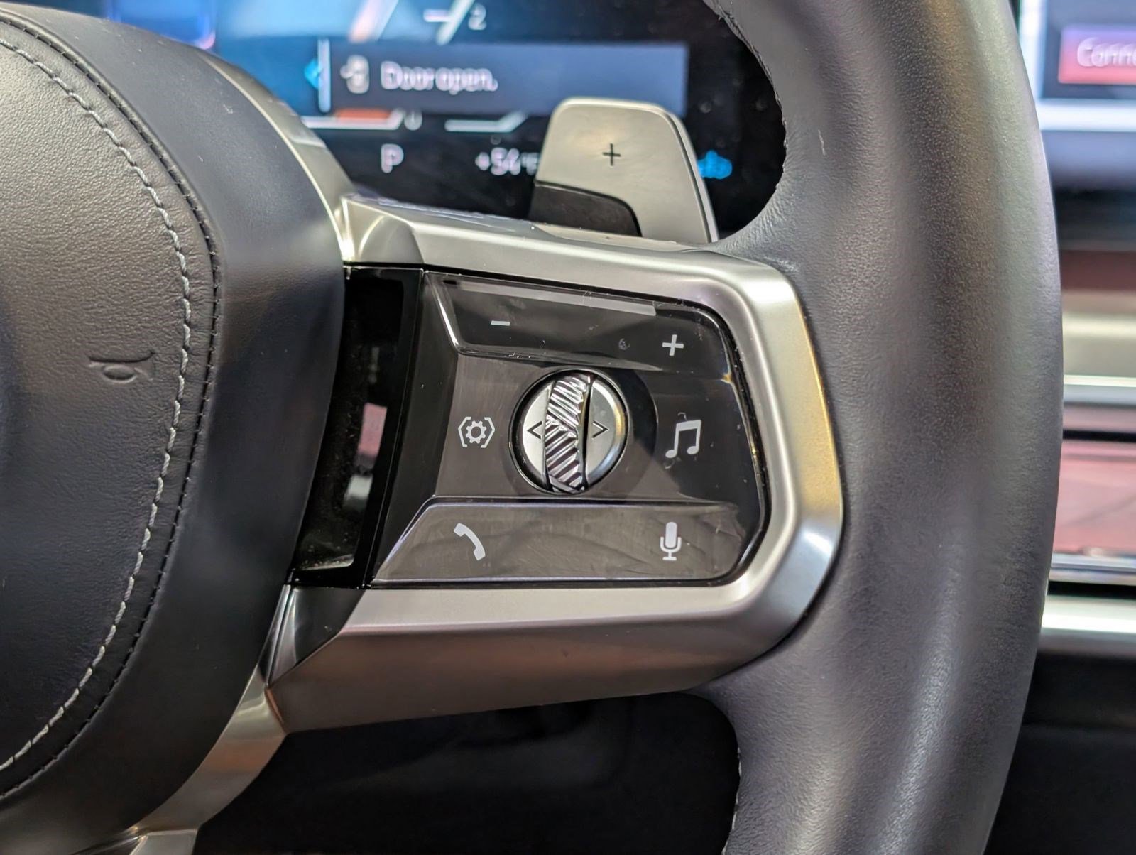 Used 2023 BMW 760i xDrive image 21