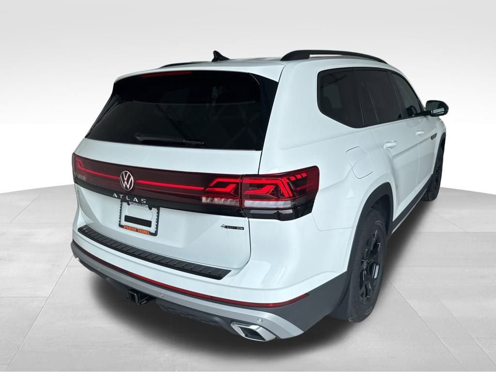 New 2025 Volkswagen Atlas Peak Edition SE image 3