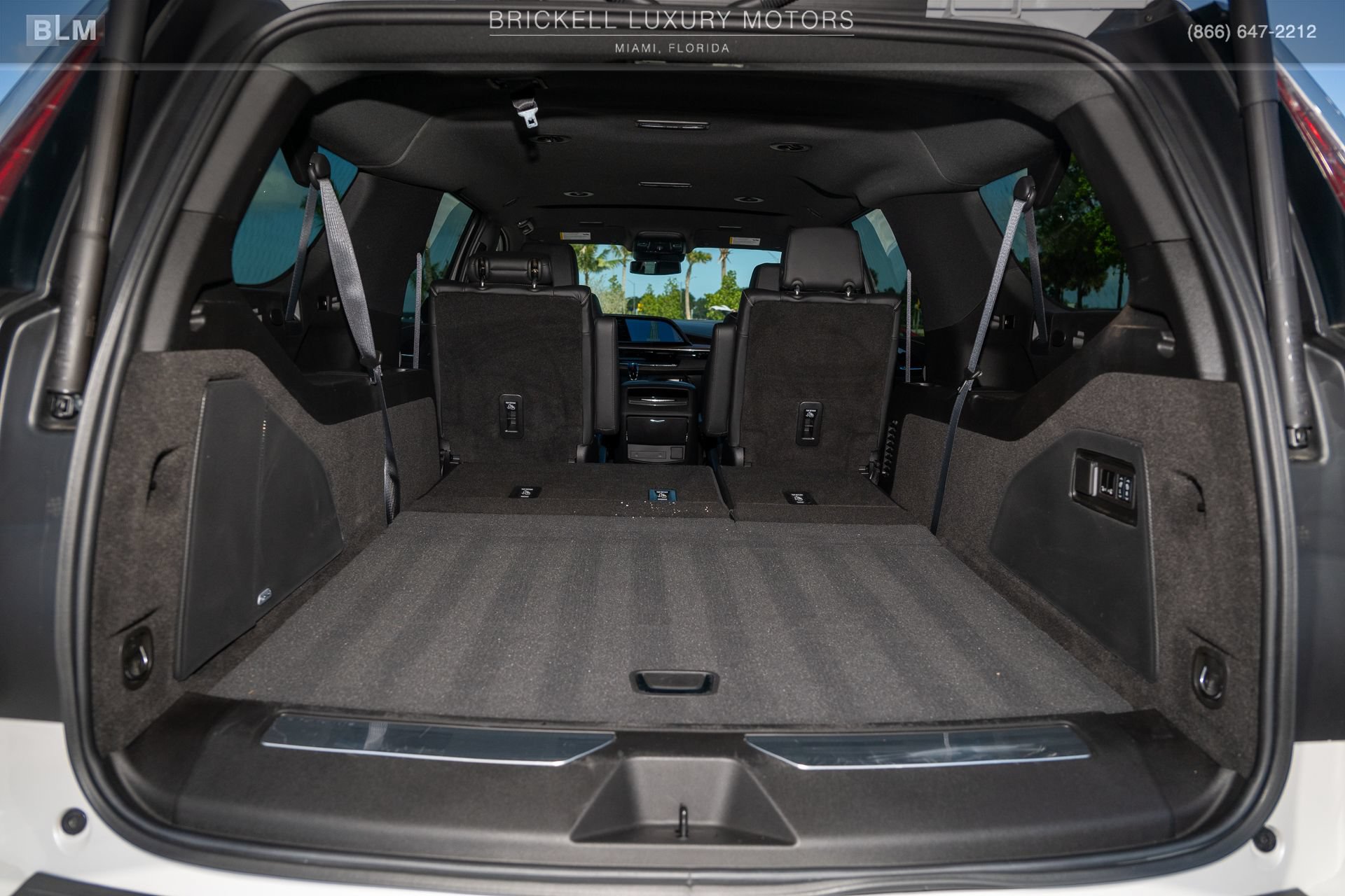 Used 2024 Cadillac Escalade ESV Luxury AWD/4WD image 13