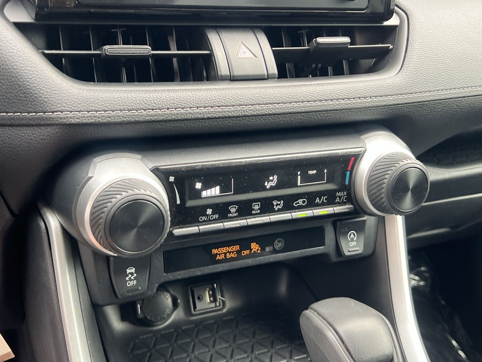 Used 2019 Toyota RAV4 LE AWD/4WD image 21
