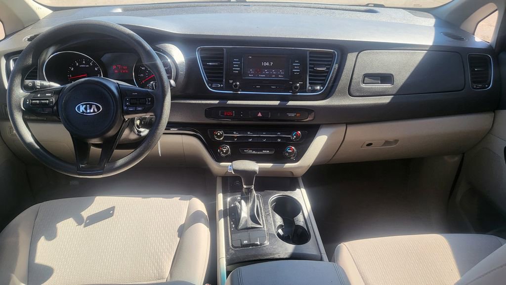 Used 2018 Kia Sedona L image 28