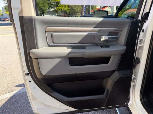 Used 2020 RAM 1500 Classic SLT w/ Luxury Group RWD image 14
