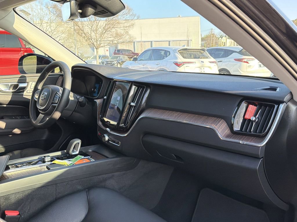 Used 2022 Volvo XC60 T8 Inscription image 19