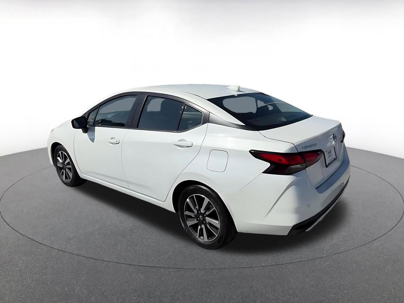 Used 2025 Nissan Versa SV image 9