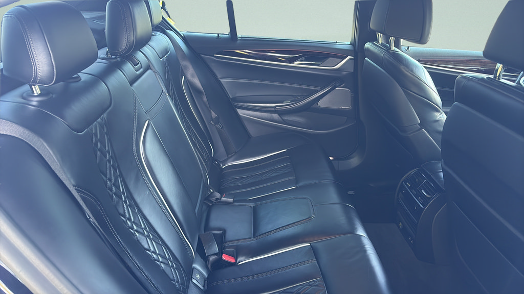 Used 2020 BMW M550i xDrive AWD/4WD image 23