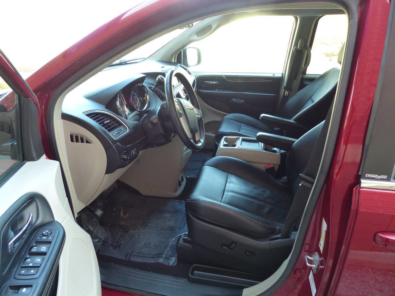 Used 2014 Chrysler Town & Country Touring image 20