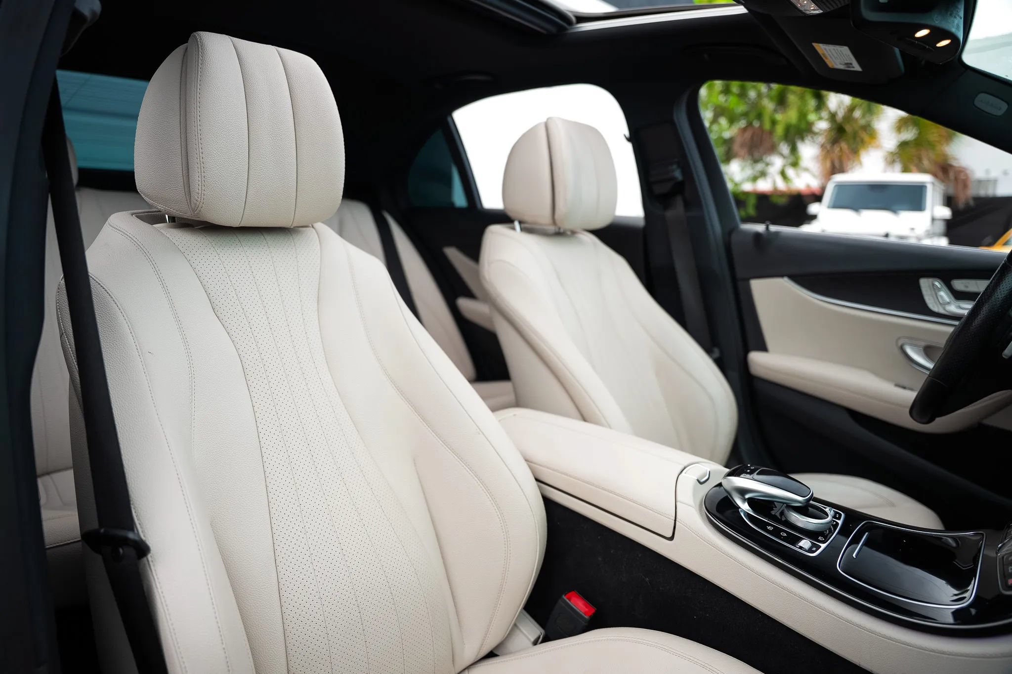 Used 2017 Mercedes-Benz E 300 4MATIC image 31