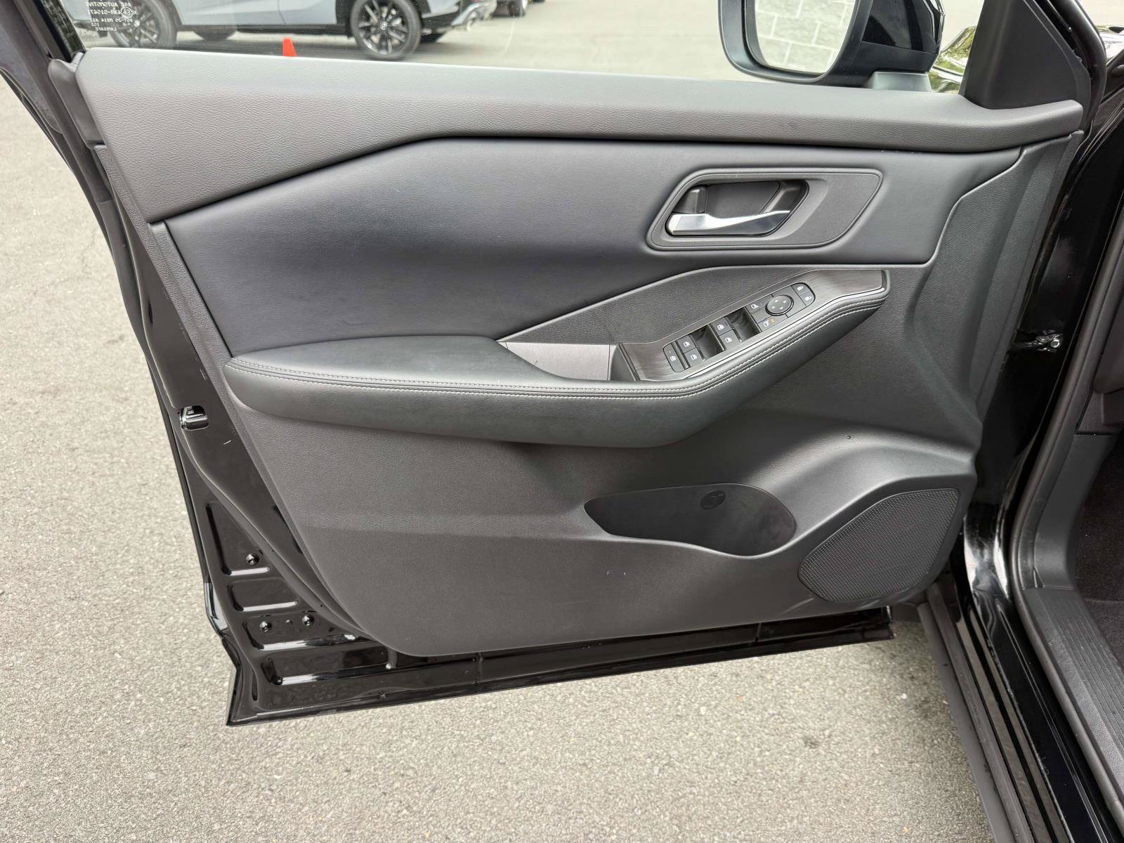 Used 2026 Nissan Rogue SV AWD/4WD image 12