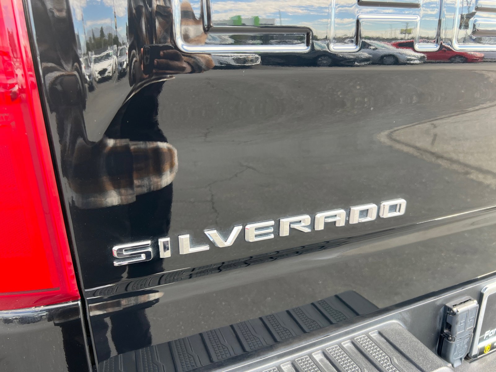 Used 2022 Chevrolet Silverado 1500 ZR2 w/ Technology Package image 13