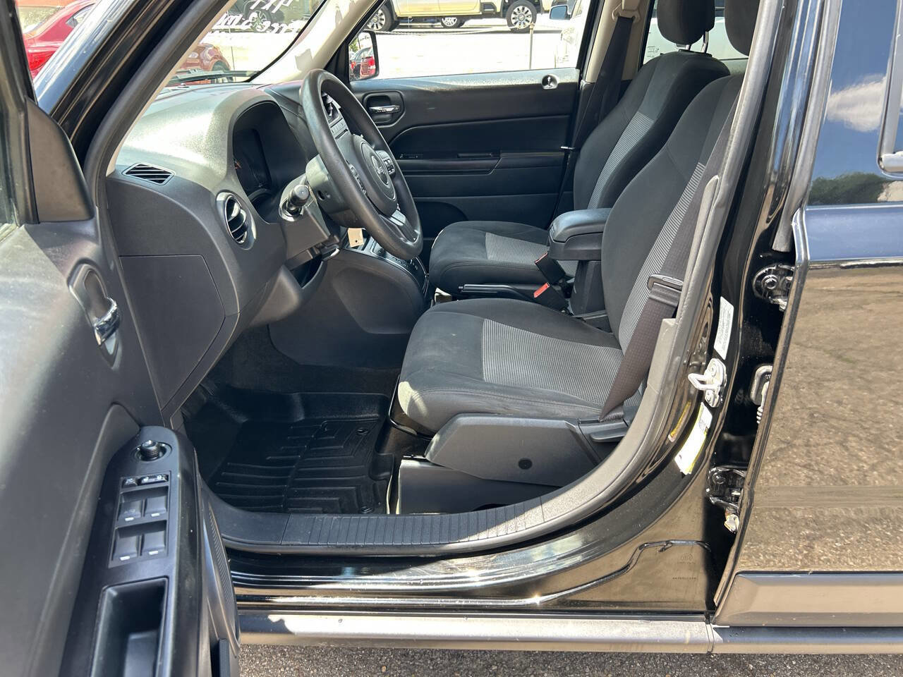 Used 2017 Jeep Patriot Sport w/ Power Value Group AWD/4WD image 14