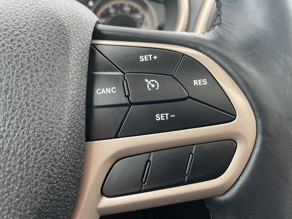 Used 2018 Jeep Cherokee Limited image 15