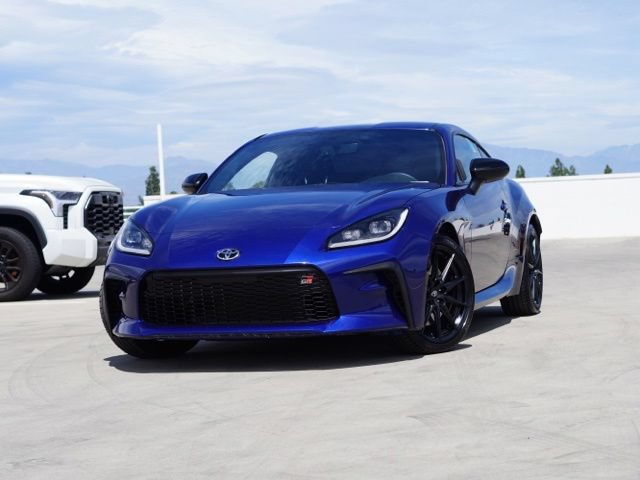 Used 2025 Toyota GR86 Premium w/ Performance Package RWD image 3