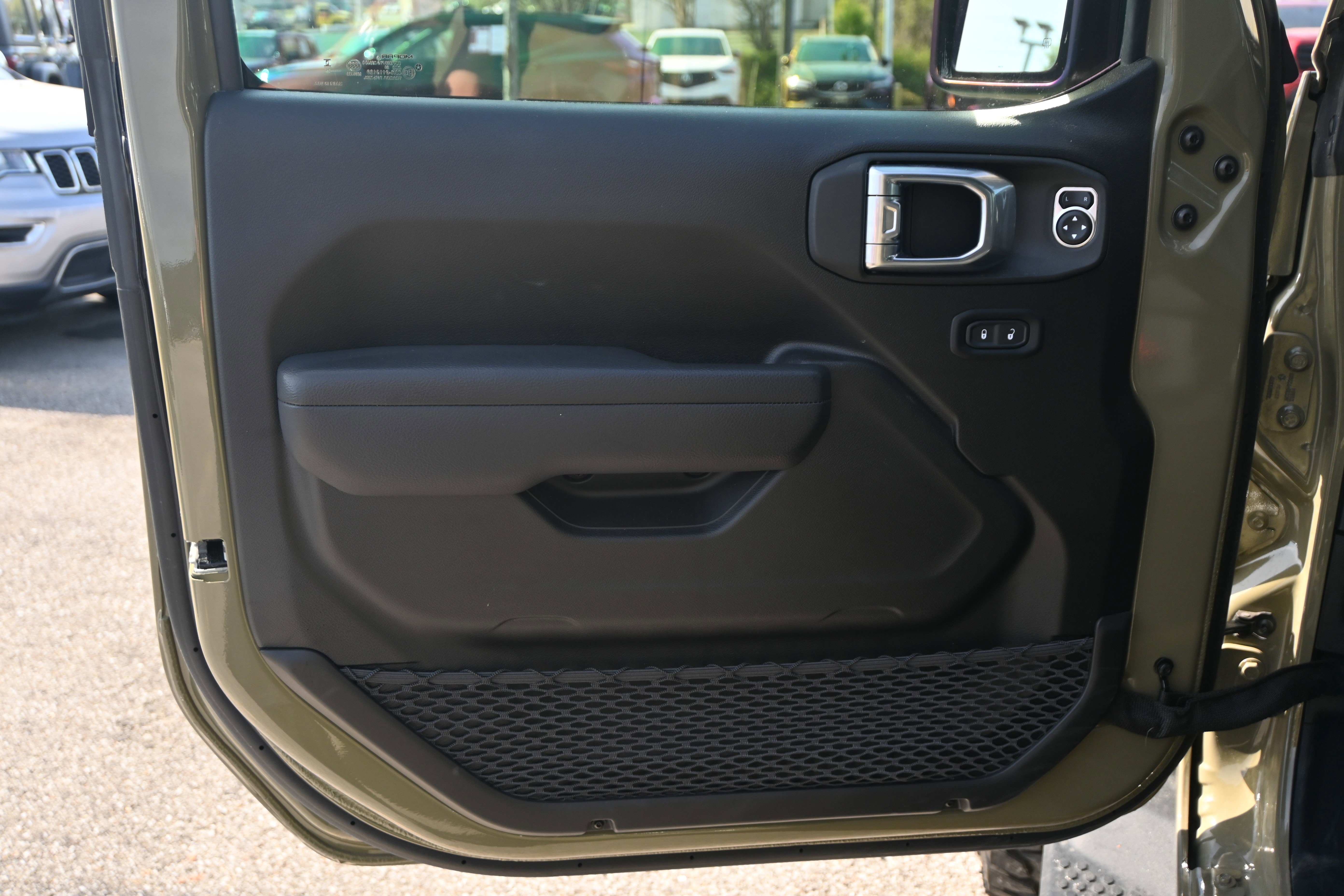 Used 2025 Jeep Wrangler Sport S image 27