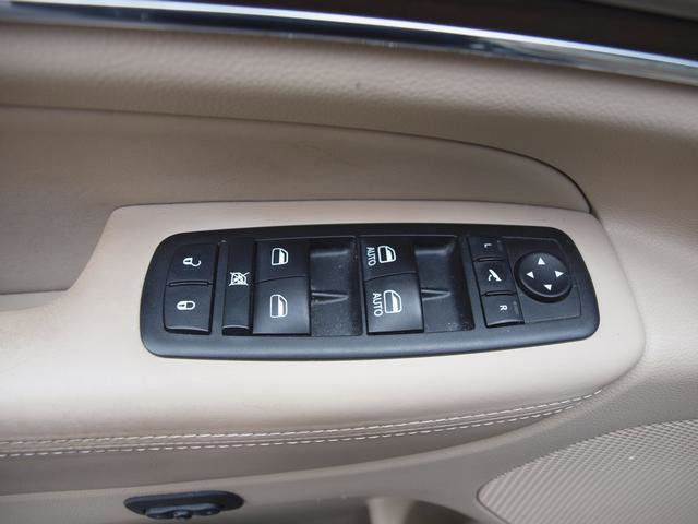 Used 2014 Jeep Grand Cherokee Overland AWD/4WD image 9