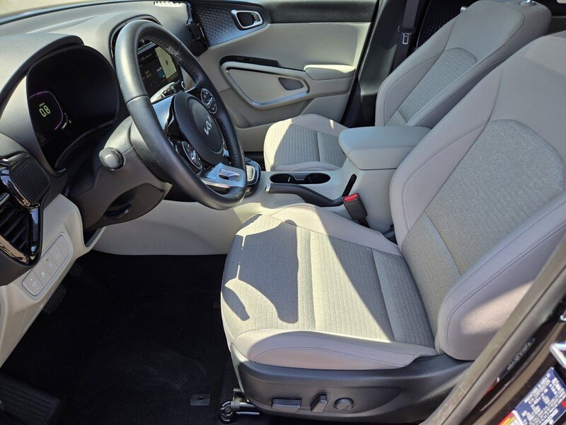 Certified 2025 Kia Soul EX FWD image 10