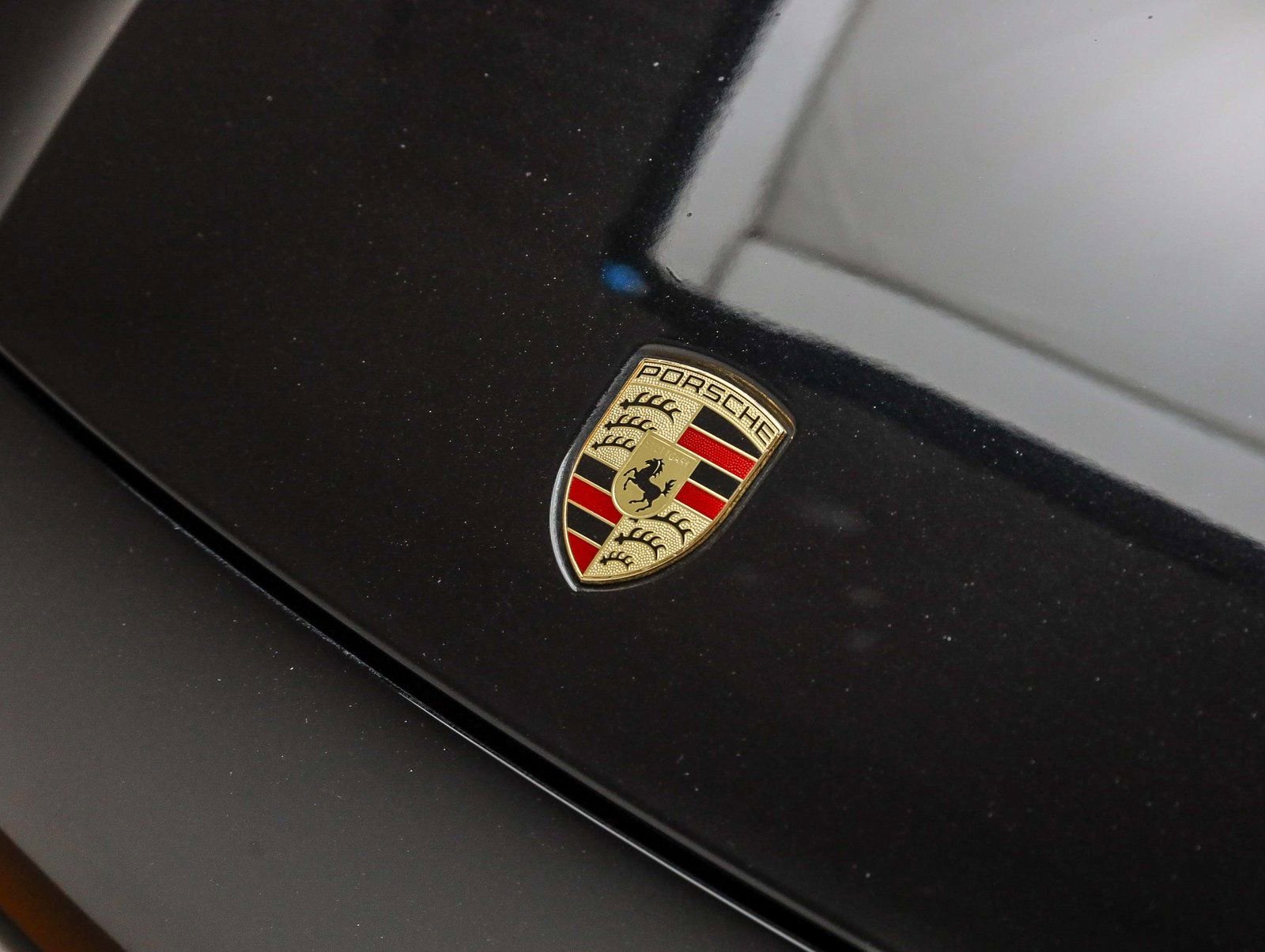 Certified 2023 Porsche Cayenne Platinum Edition image 12