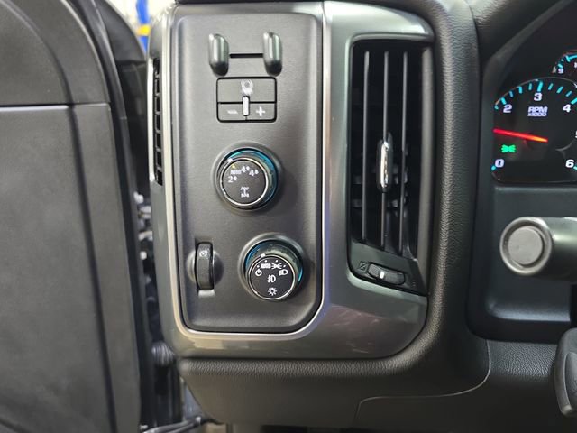 Used 2017 Chevrolet Silverado 1500 LT w/ All Star Edition AWD/4WD image 28