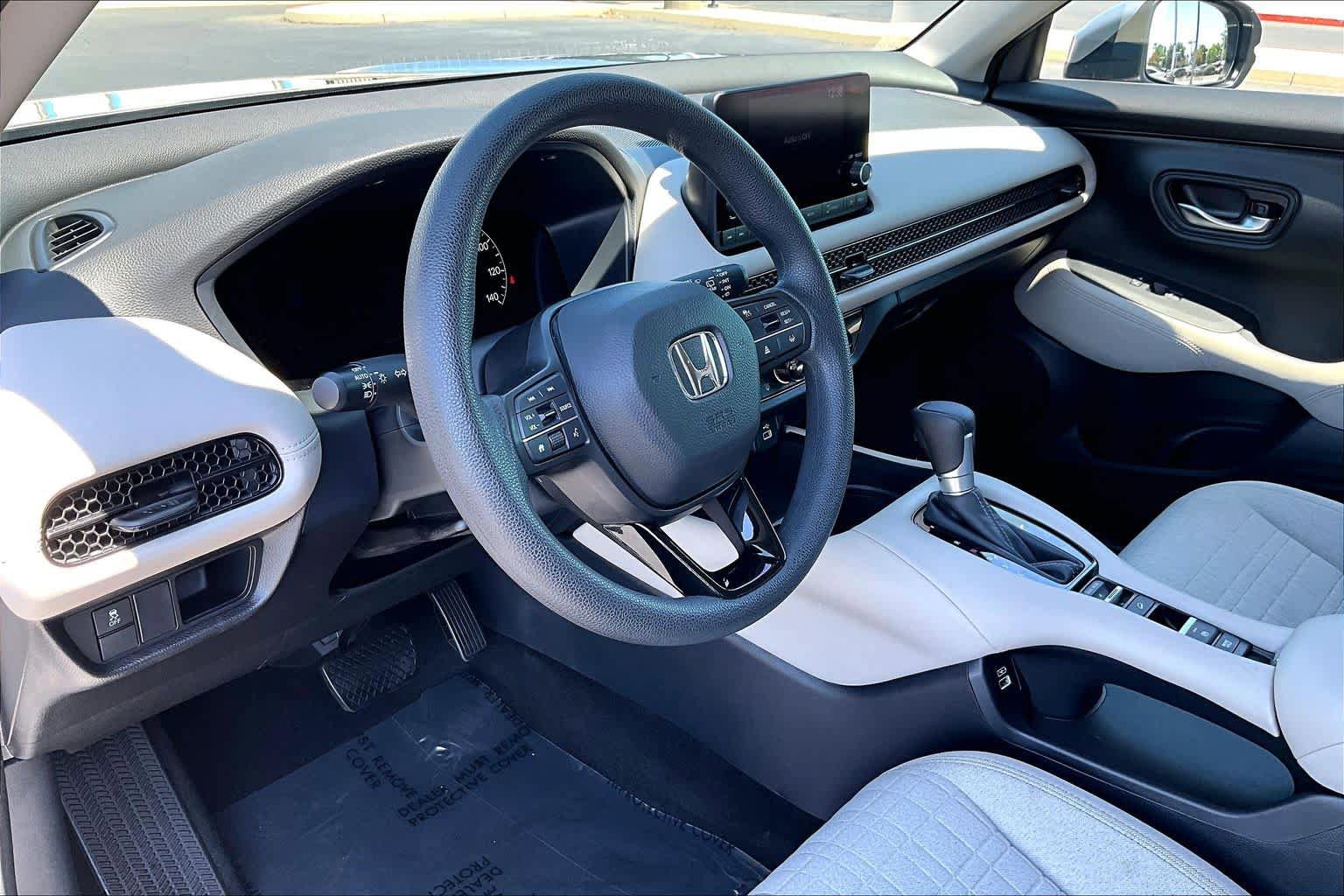 Used 2023 Honda HR-V LX image 17