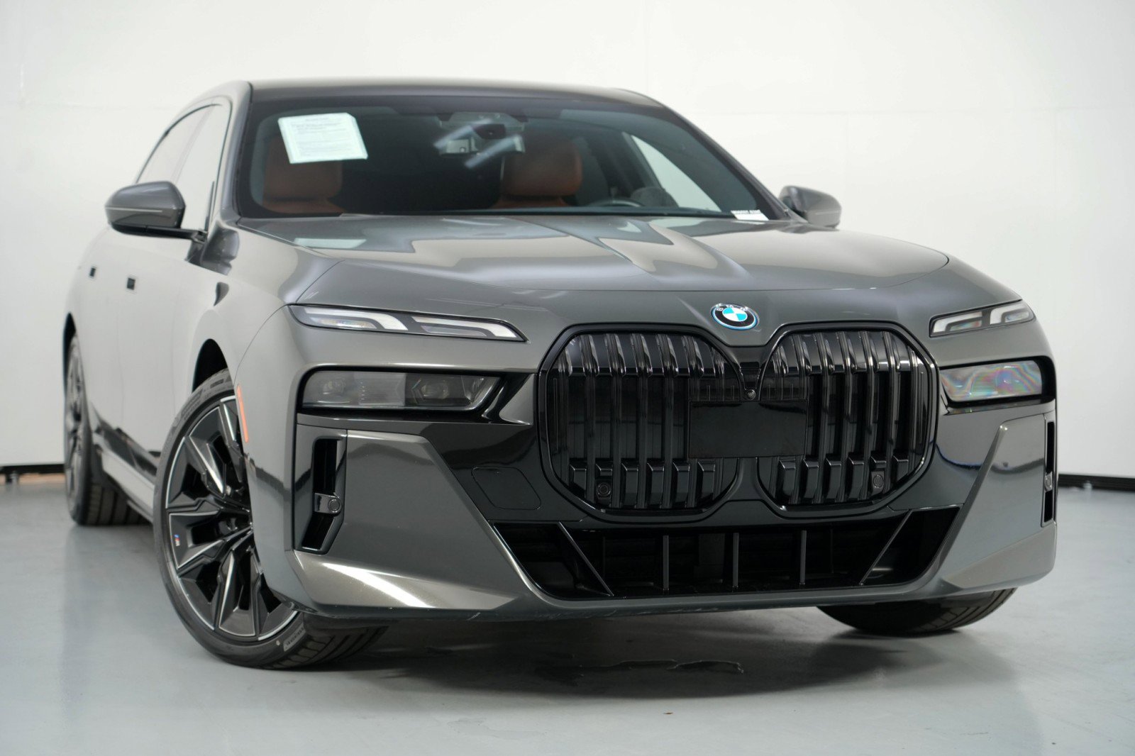 Used 2023 BMW i7 xDrive60 image 4