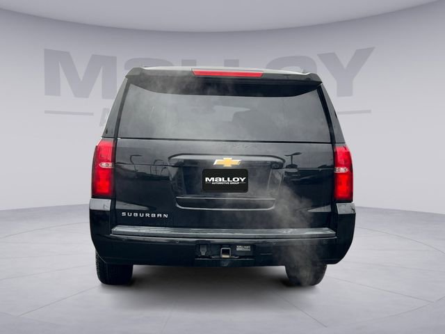 Used 2018 Chevrolet Suburban LT image 4