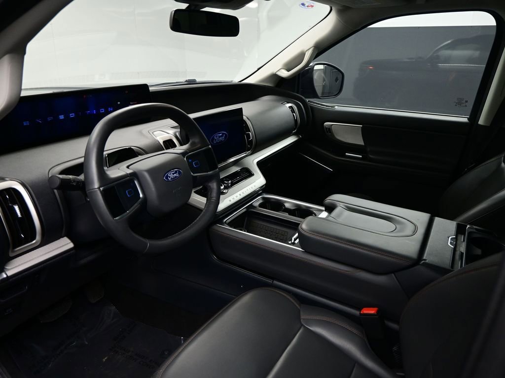 Used 2025 Ford Expedition Active RWD image 11