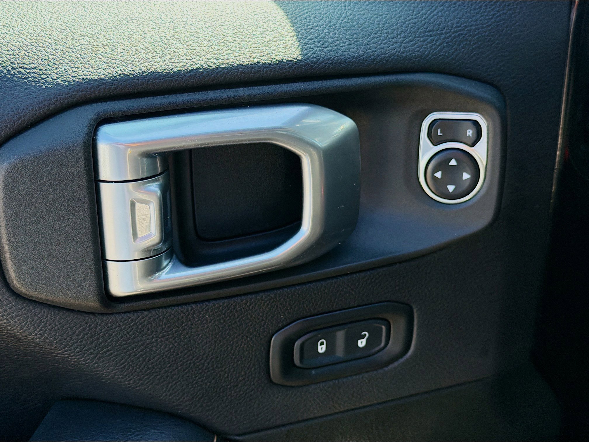 Used 2022 Jeep Wrangler Unlimited Sahara image 21