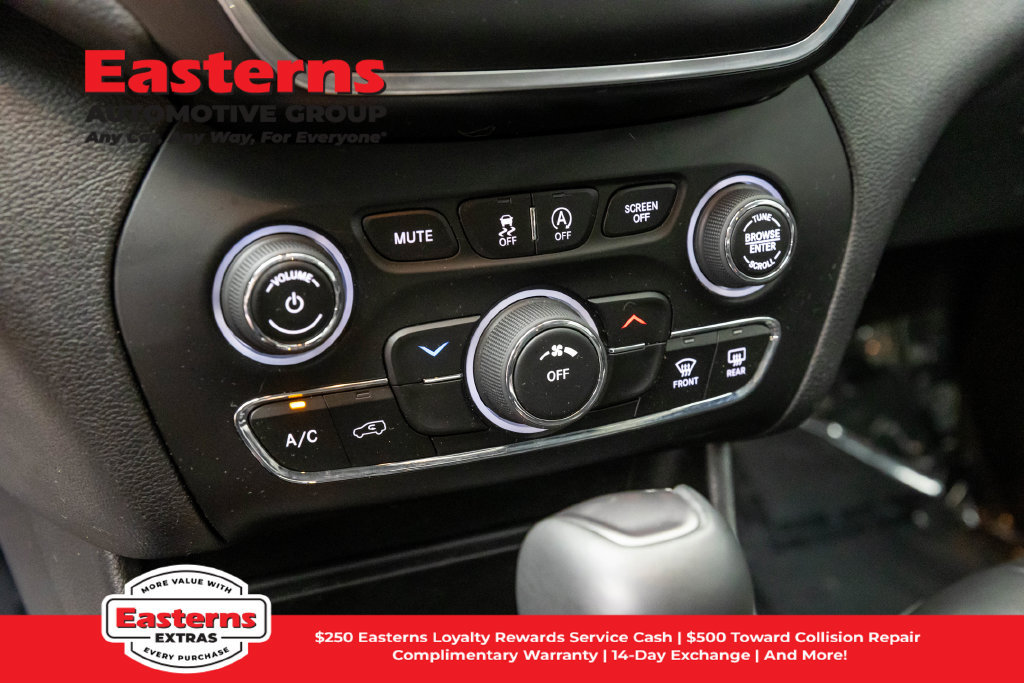 Used 2021 Jeep Cherokee Latitude Plus AWD/4WD image 20