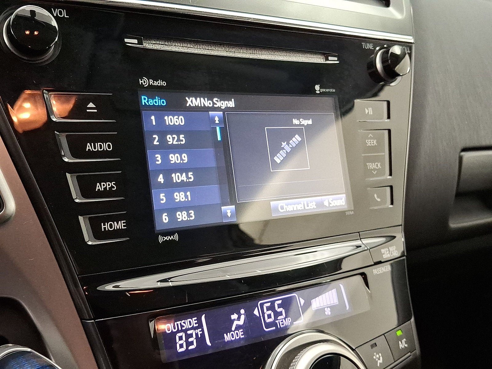 Used 2017 Toyota Prius V Four w/ Carpet Mat Package FWD image 6