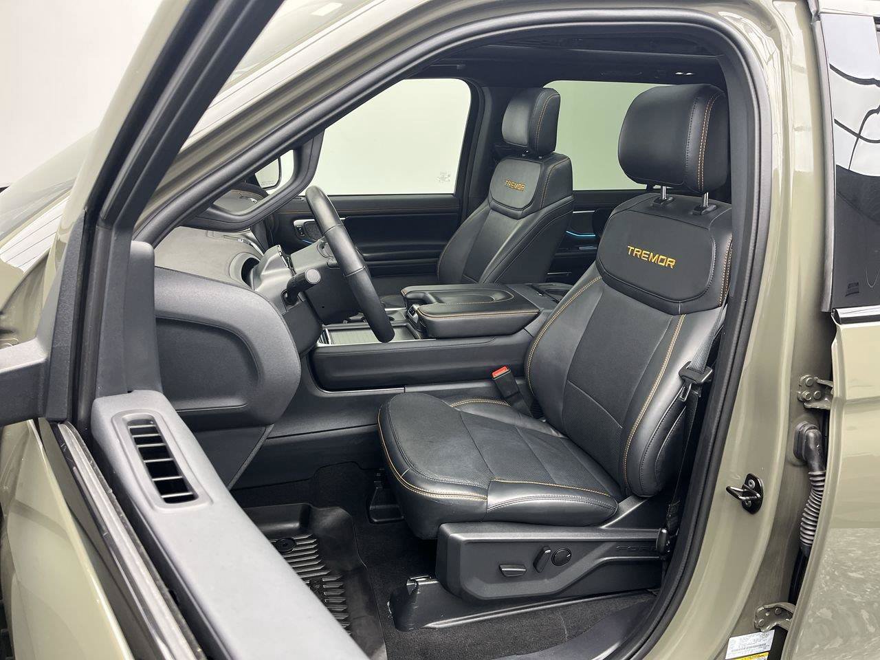 Used 2025 Ford Expedition Tremor AWD/4WD image 13