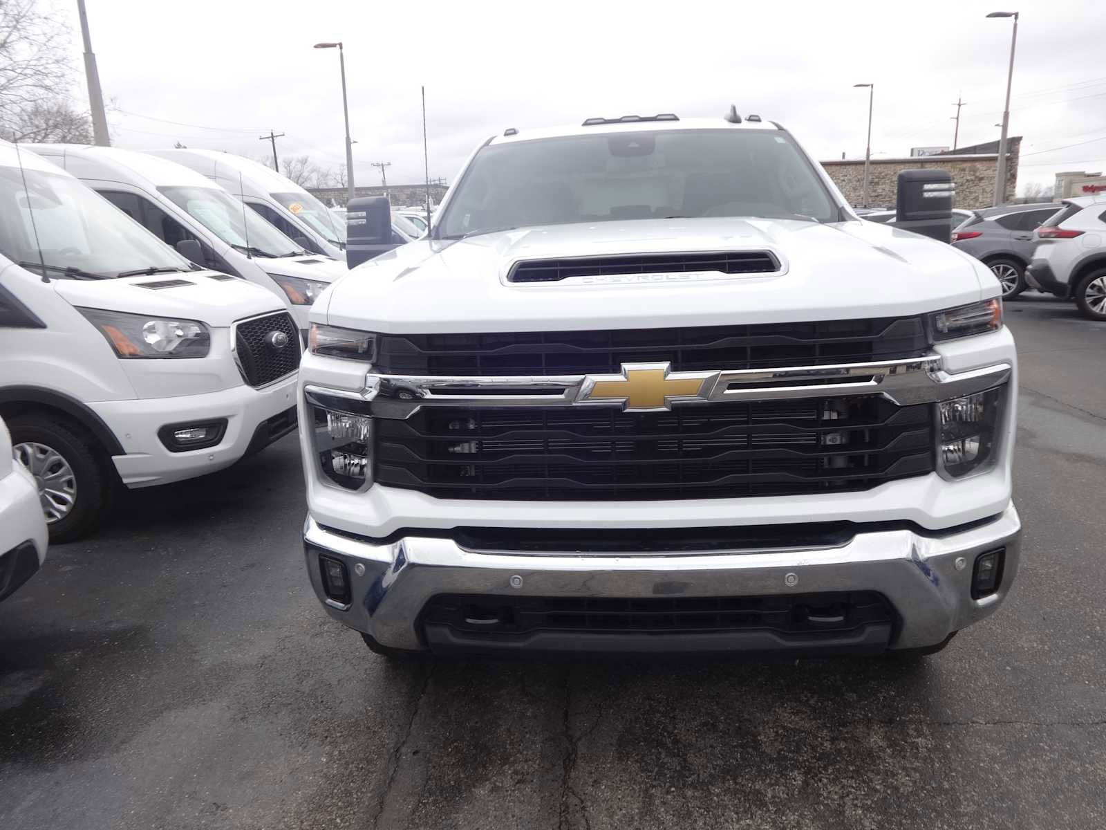 Used 2025 Chevrolet Silverado 3500 LT w/ Safety Package image 2