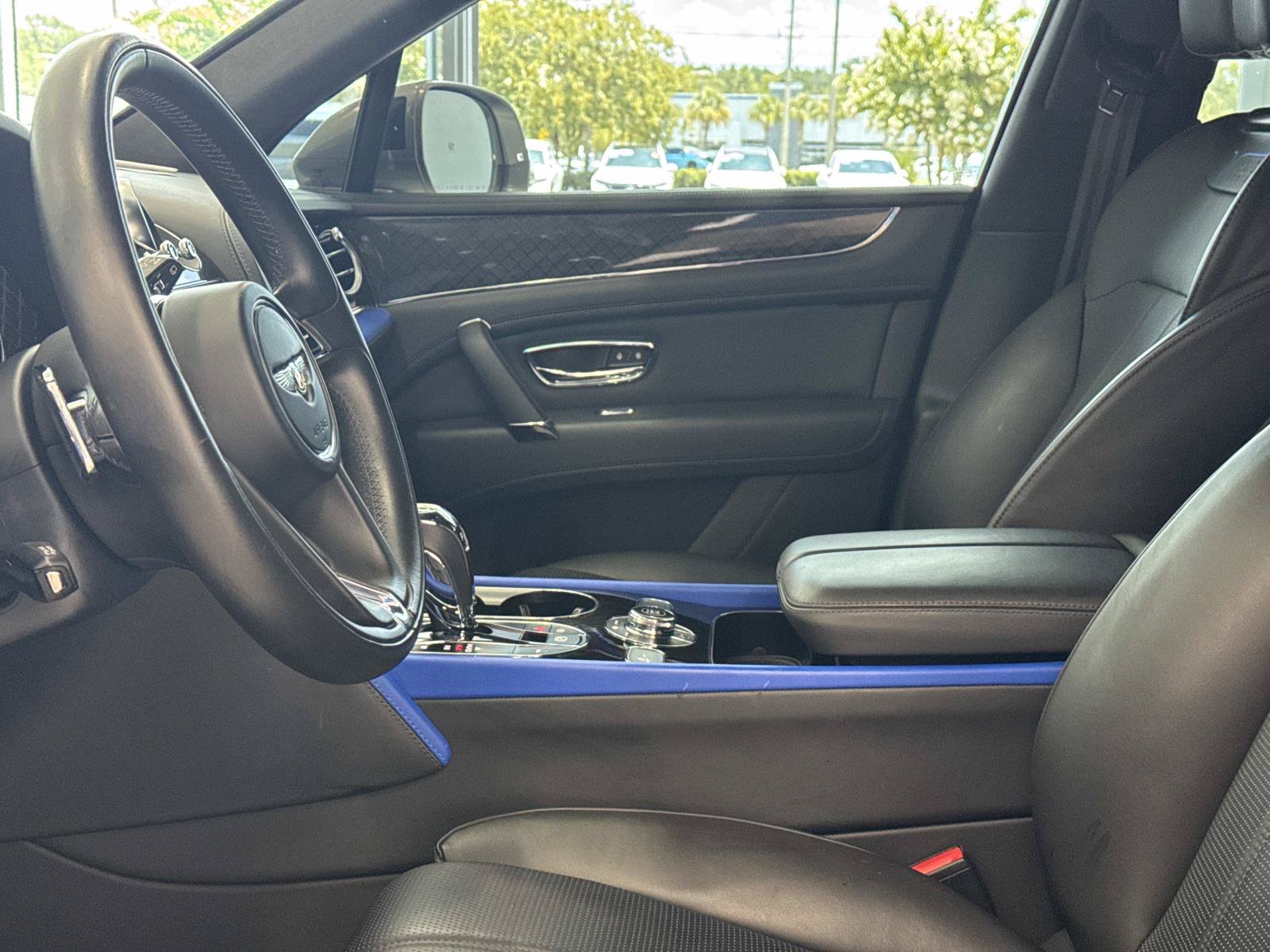 Used 2020 Bentley Bentayga Design Series AWD/4WD image 17