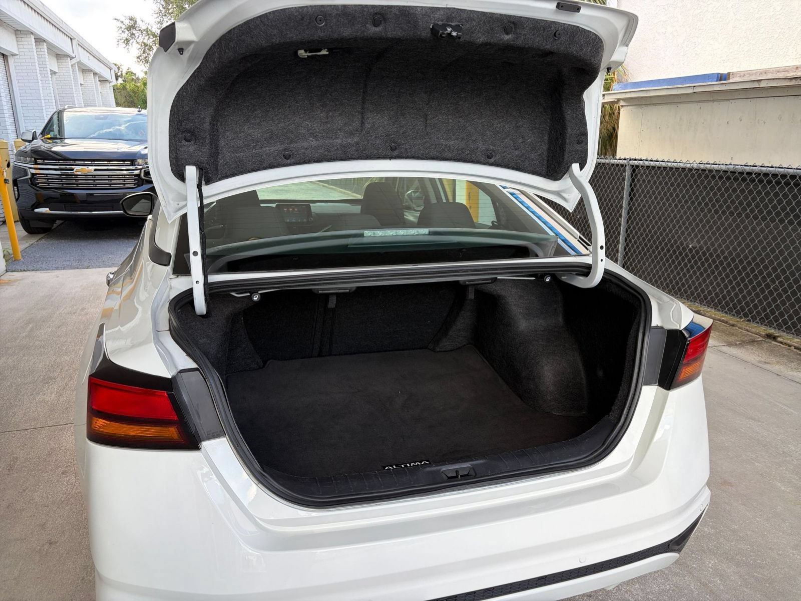 Used 2025 Nissan Altima 2.5 SV FWD image 30