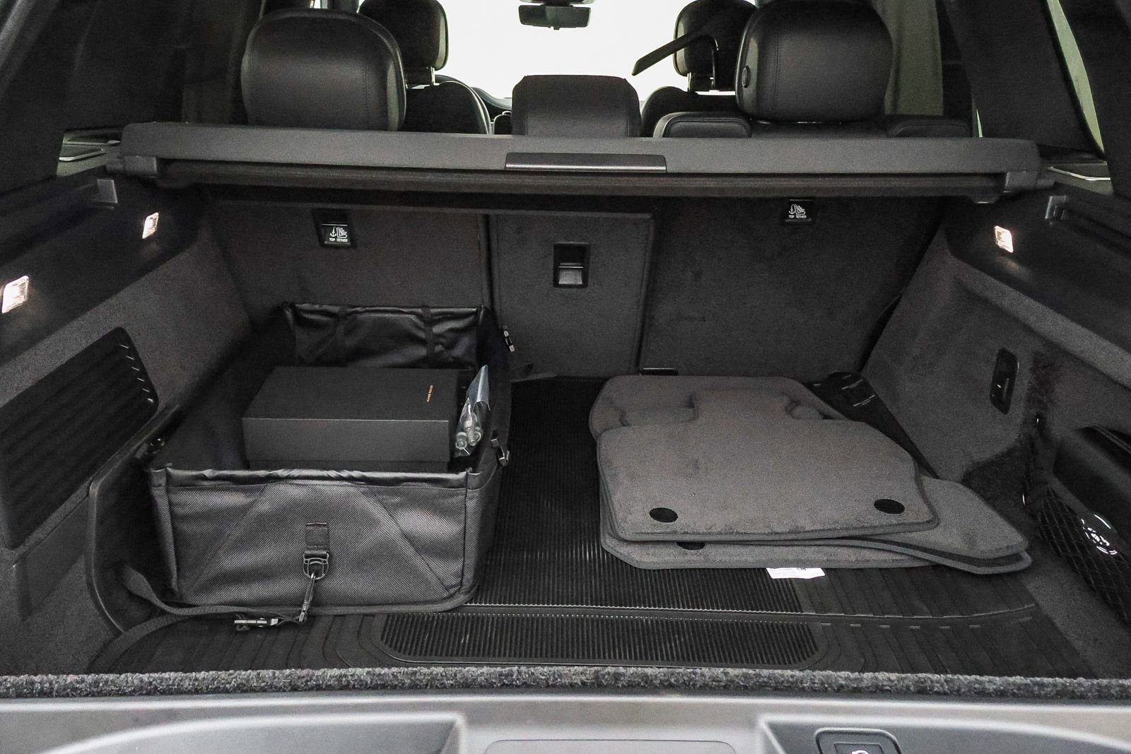 New 2025 Land Rover Range Rover SE image 28