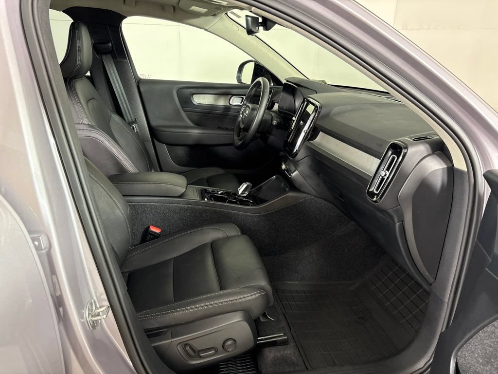 Used 2026 Volvo XC40 B5 Plus AWD/4WD image 16